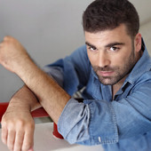Padelis Padelidis - Den Teriazete Sou Leo artwork